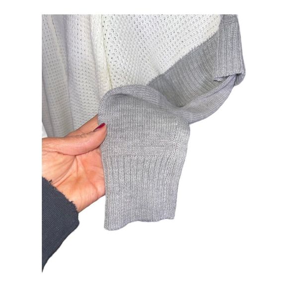 LA CLASSE COUTURE Kiara Poncho Size M/L - Picture 12 of 16